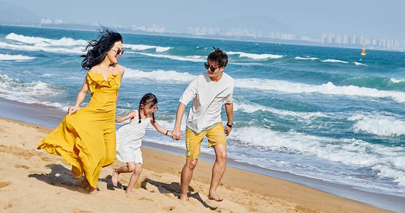 Parent-Child Outdoor Escapes,Sun & Sand: Barefoot Laughter Where Waves Meet Feet